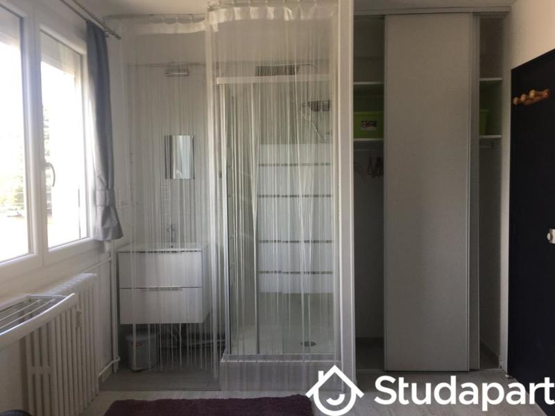 Chambre - 9 m² - 1 pièce