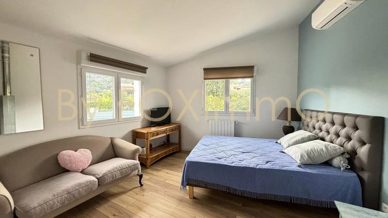 Maison - 230 m² - 6 pièces