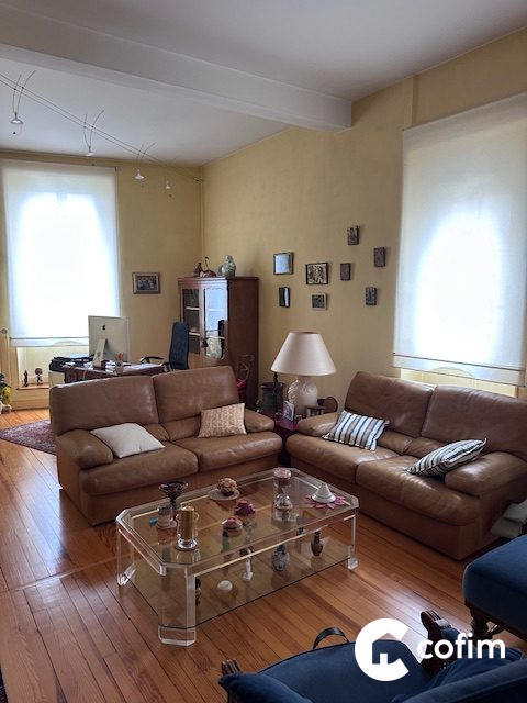 Maison - 287 m² - 10 pièces