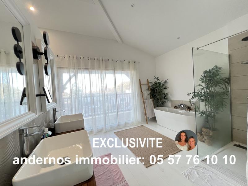 Maison - 233 m² - 7 pièces