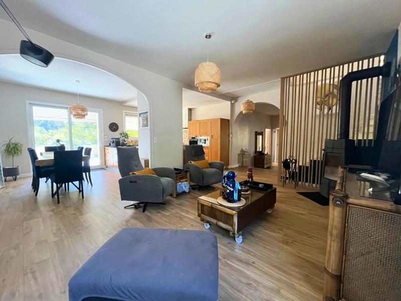 Maison - 275 m² - 7 pièces