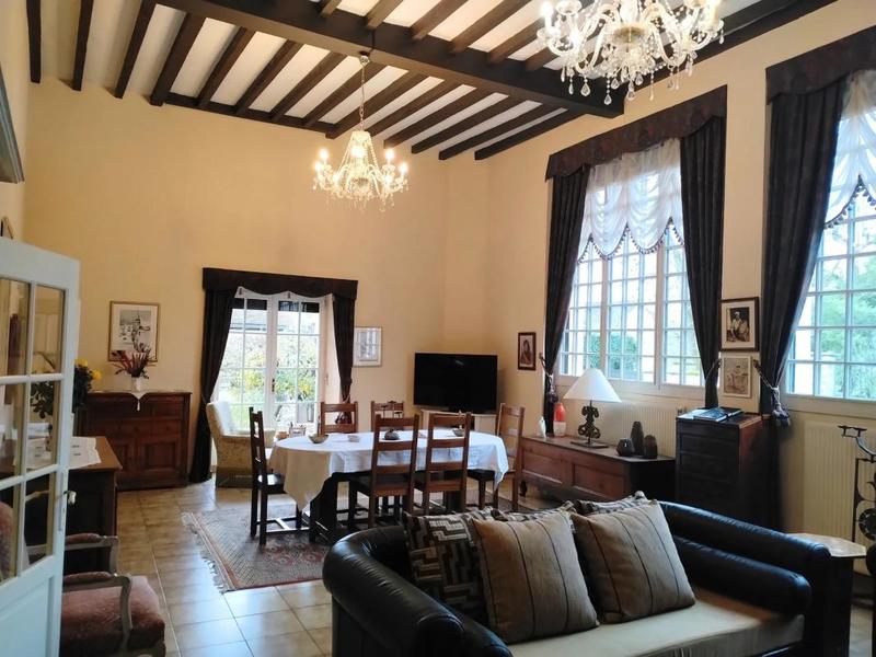 Demeure - 218 m² - 7 pièces