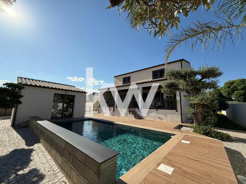 Maison contemporaine - 201 m² - 9 pièces