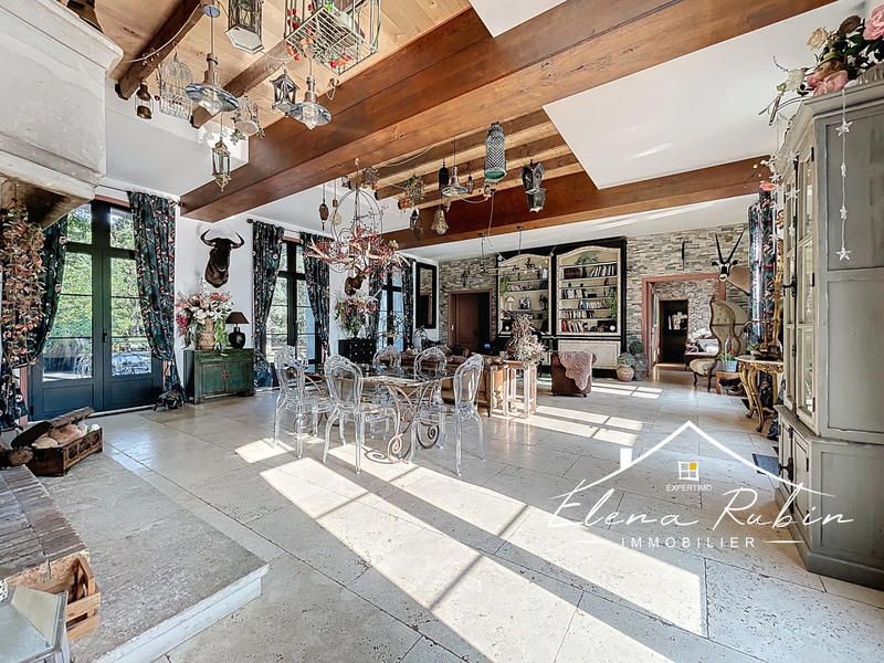 Propriété - 378 m² - 12 pièces