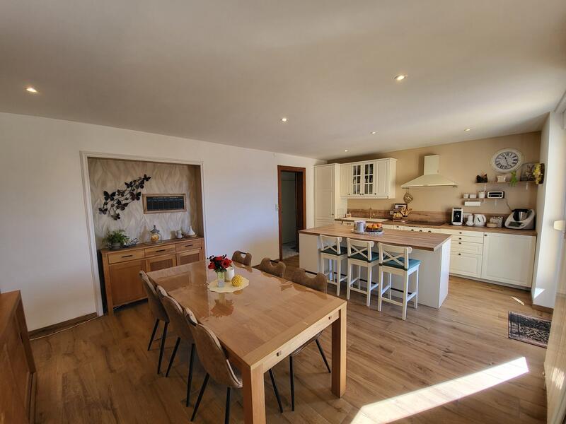 Maison - 182 m² - 8 pièces