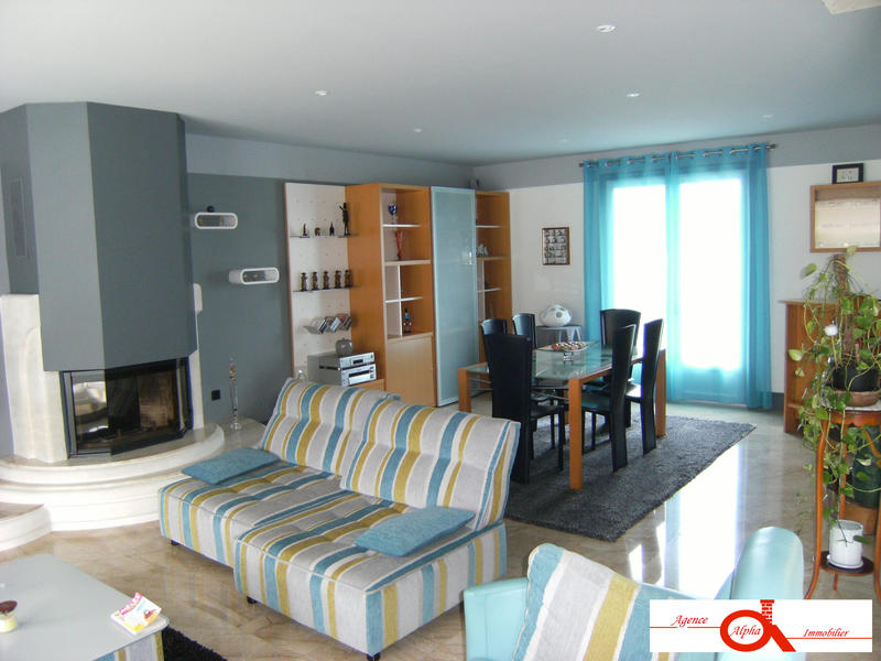 Maison traditionnelle - 169 m² - 6 pièces