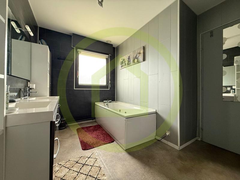 Maison - 160 m² - 8 pièces