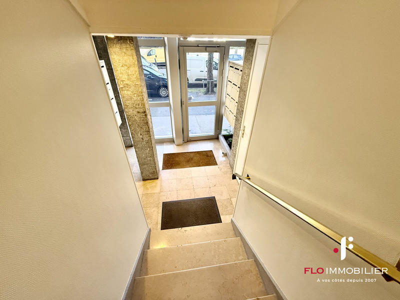 Bureau - 90 m² - 6 pièces