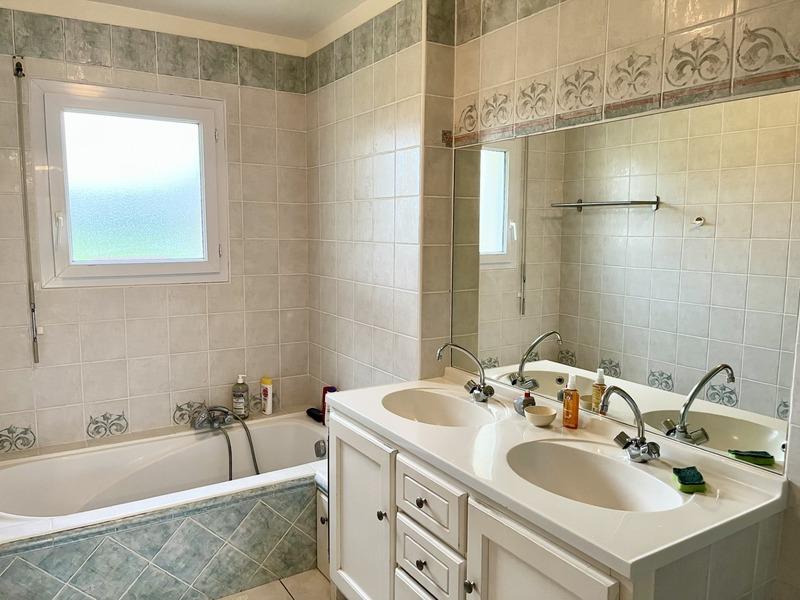 Maison - 181 m² - 6 pièces