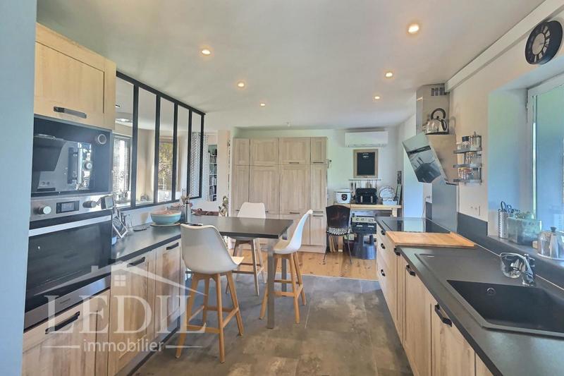 Maison - 187 m² - 5 pièces