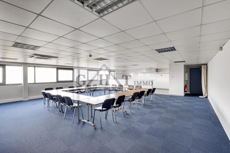 Entrepôt - 6 897 m²