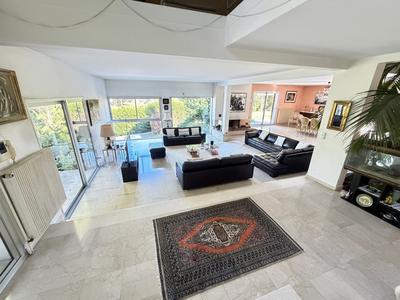 Maison - 269 m² - 8 pièces