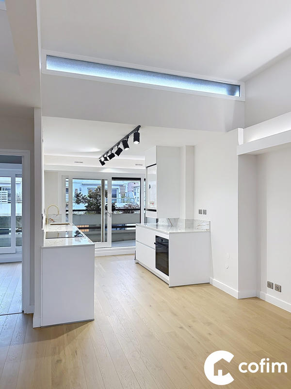 Appartement - 160 m² - 8 pièces