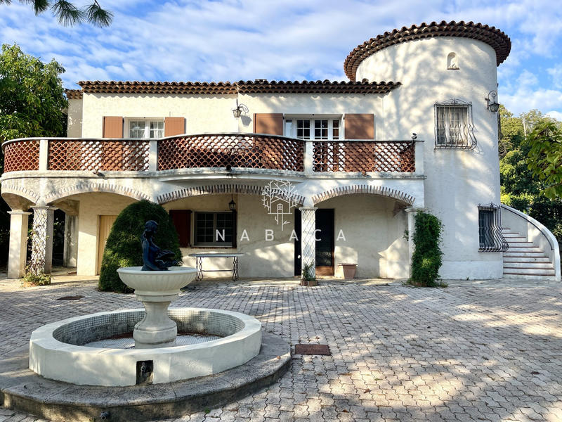 Maison - 188 m² - 9 pièces