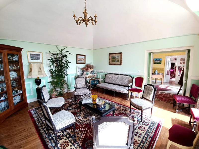 Propriété - 882 m² - 49 pièces