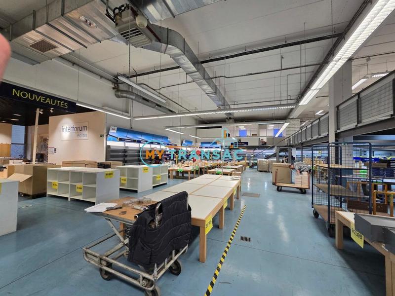 Local d'activités - 2 457 m²