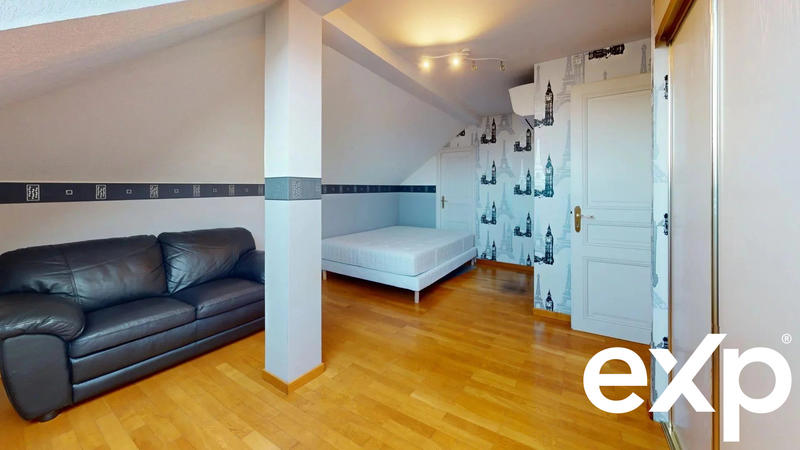 Maison - 204 m² - 7 pièces