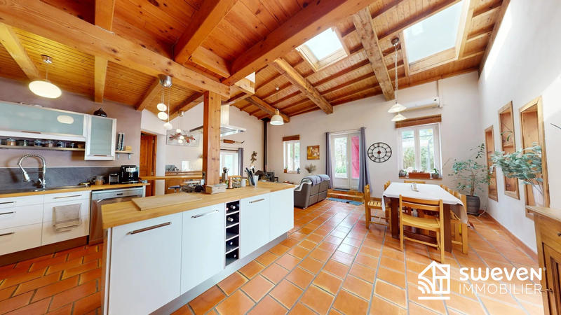 Maison - 512 m² - 12 pièces