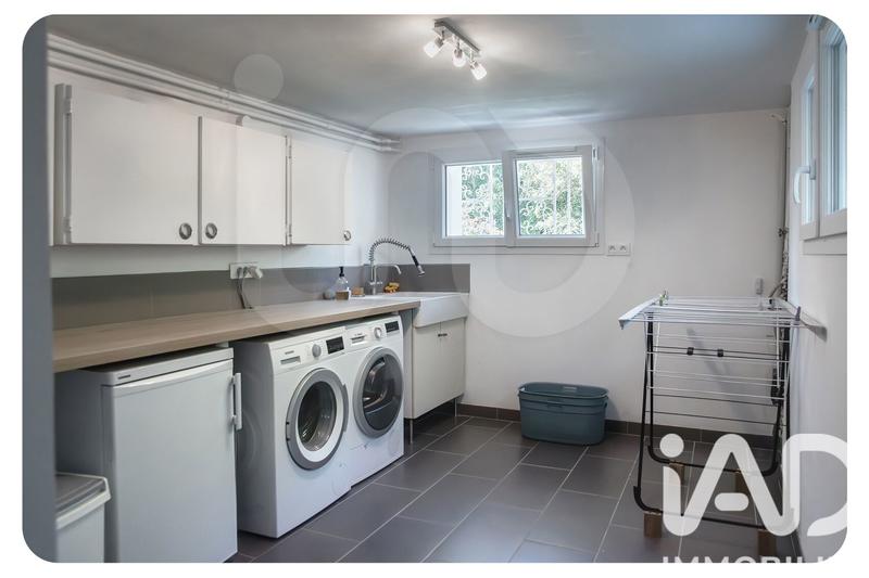 Maison - 225 m² - 8 pièces