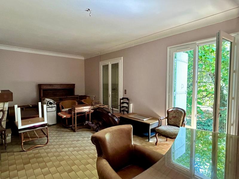 Maison - 330 m² - 13 pièces