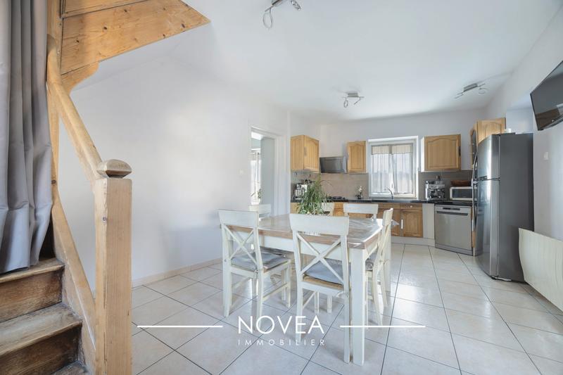 Maison traditionnelle - 259 m² - 8 pièces