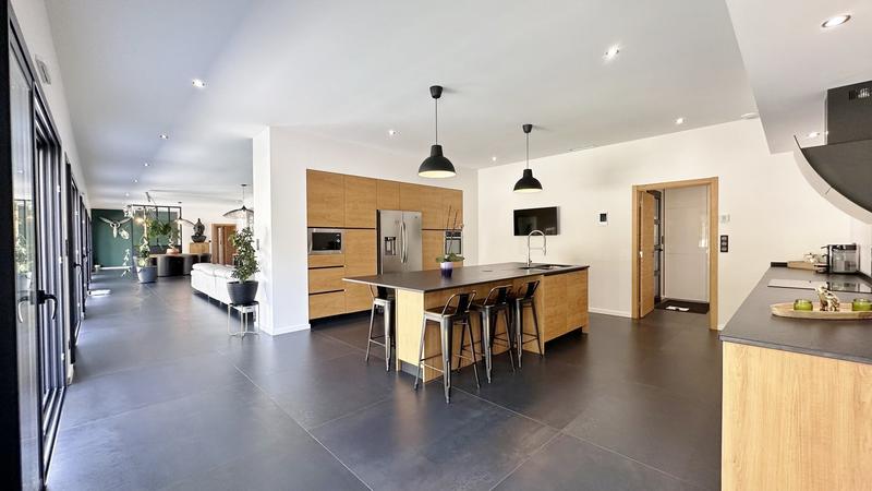 Maison d'architecte - 340 m² - 8 pièces