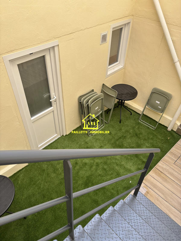 Appartement - 15 m² - 8 pièces