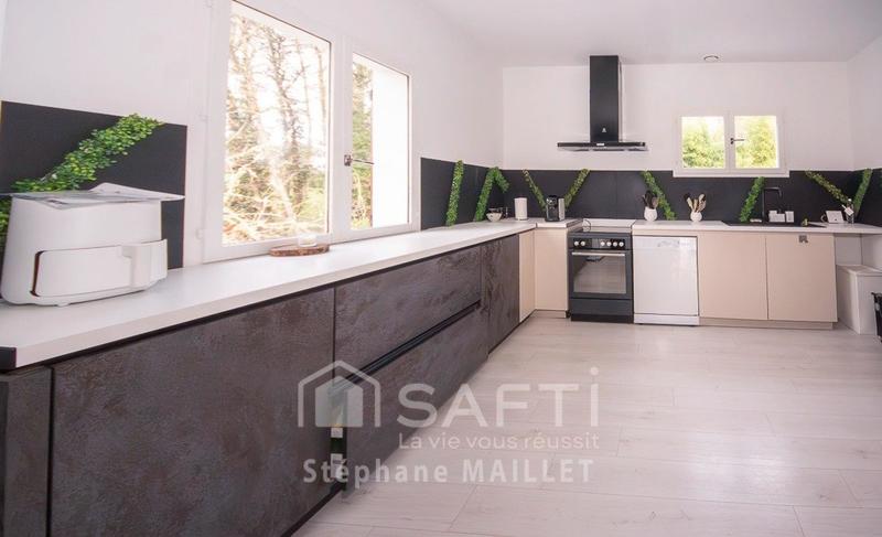 Maison - 227 m² - 8 pièces