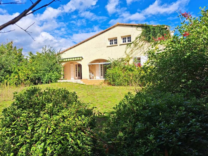 Maison - 180 m² - 9 pièces