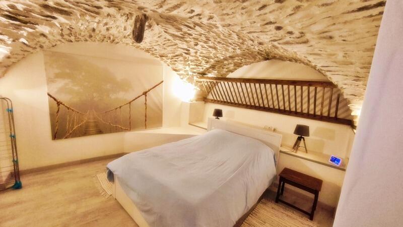 Maison en pierre - 274 m² - 8 pièces