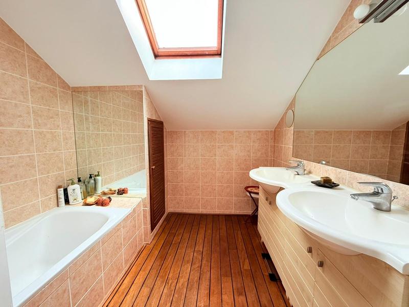 Maison - 175 m² - 7 pièces