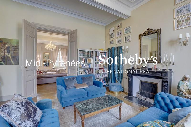 Château - 1 700 m² - 50 pièces