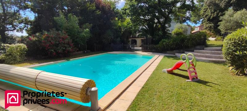 Villa - 213 m² - 6 pièces