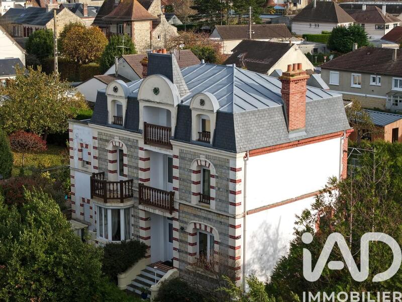 Maison - 185 m² - 10 pièces
