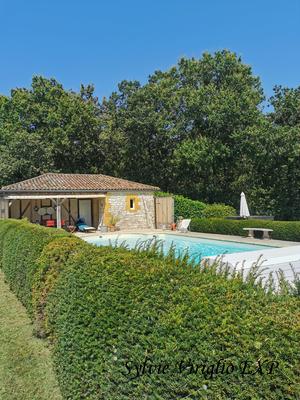 Maison - 207 m² - 6 pièces