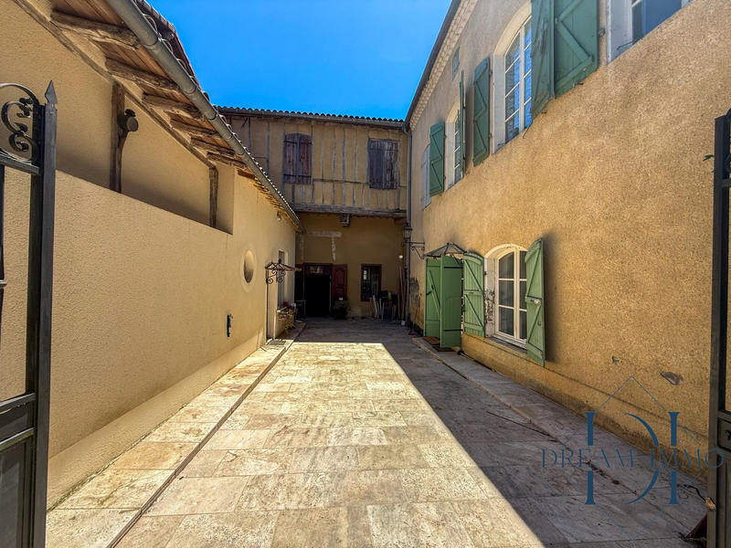 Maison ancienne - 380 m² - 15 pièces