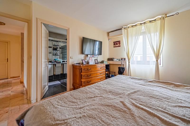 Maison contemporaine - 240 m² - 7 pièces