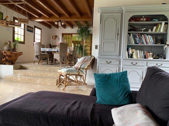 Maison - 250 m² - 10 pièces