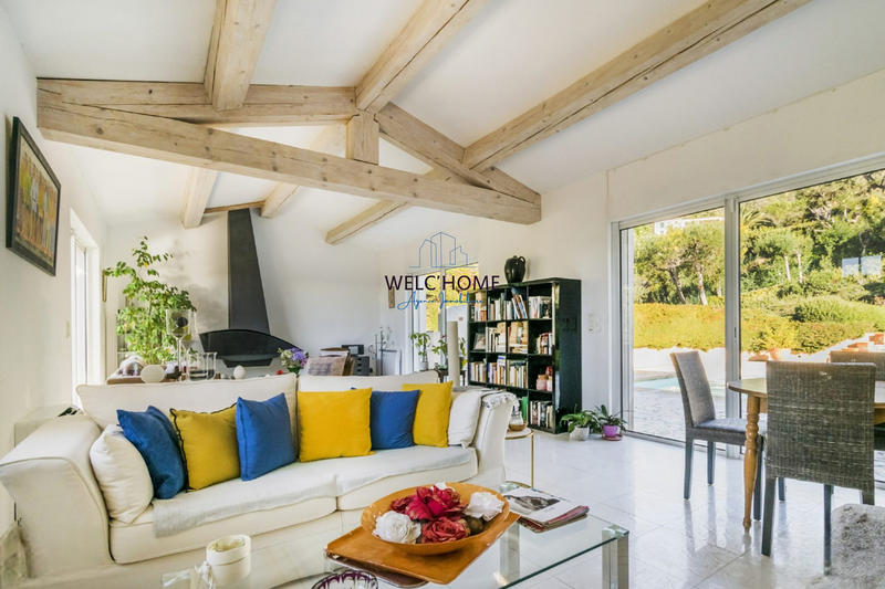 Maison - 242 m² - 10 pièces