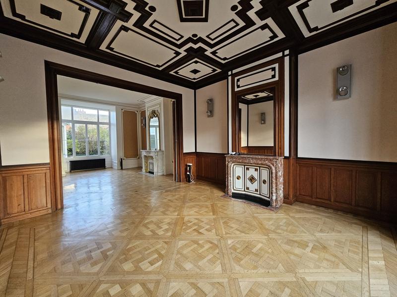 Bureau - 303 m² - 12 pièces