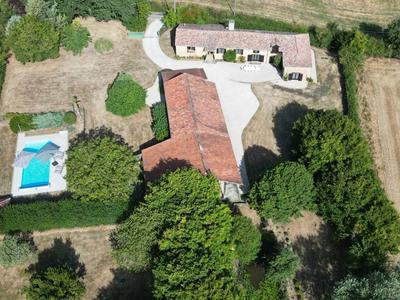 Propriété - 191 m² - 16 pièces