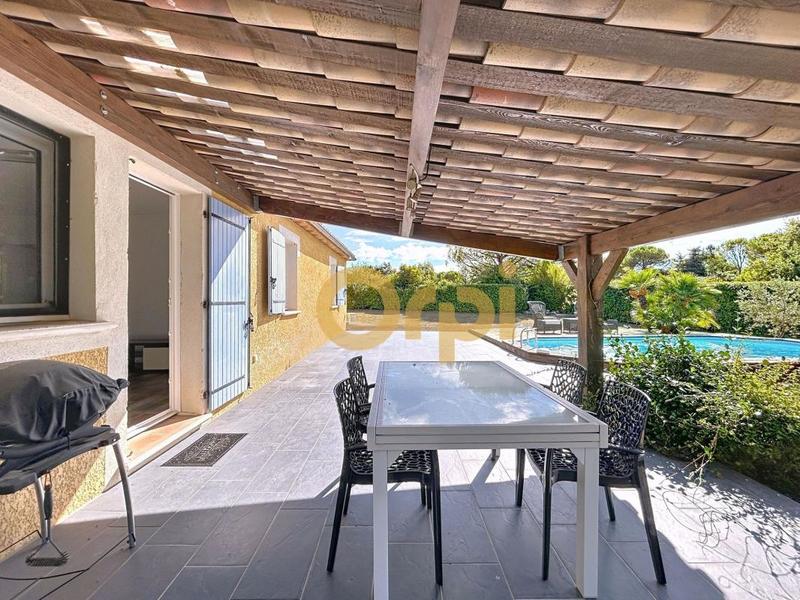 Maison - 99 m² - 5 pièces