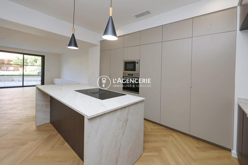 Maison - 210 m² - 7 pièces