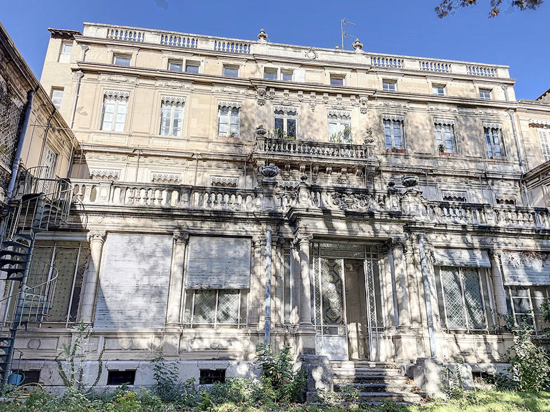 Demeure - 1 143 m² - 30 pièces