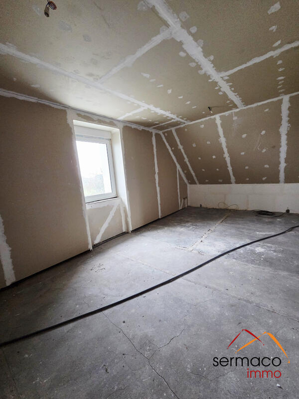 Maison - 245 m² - 8 pièces