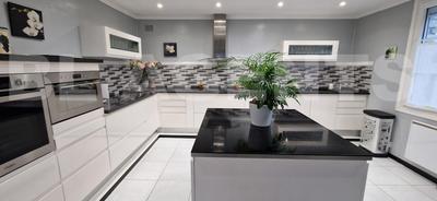 Propriété - 244 m² - 10 pièces