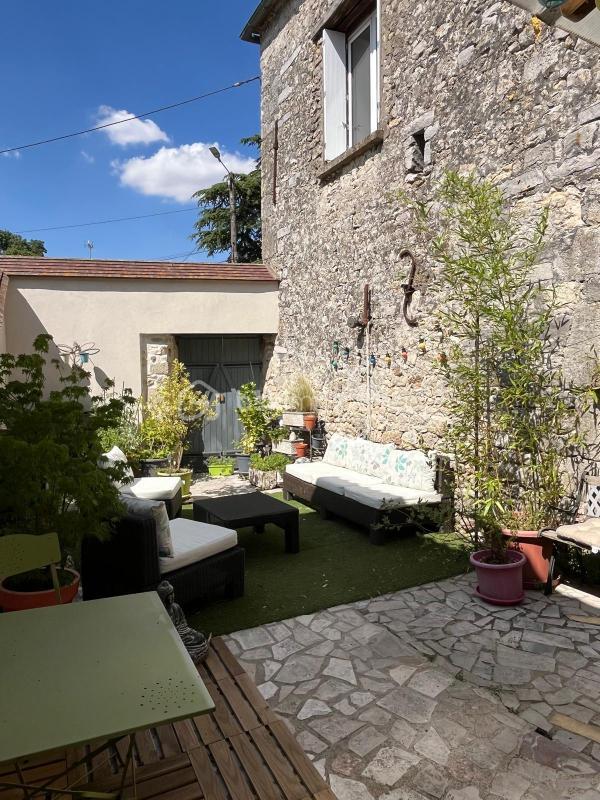 Maison - 245 m² - 8 pièces