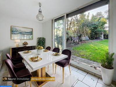 Maison - 220 m² - 7 pièces