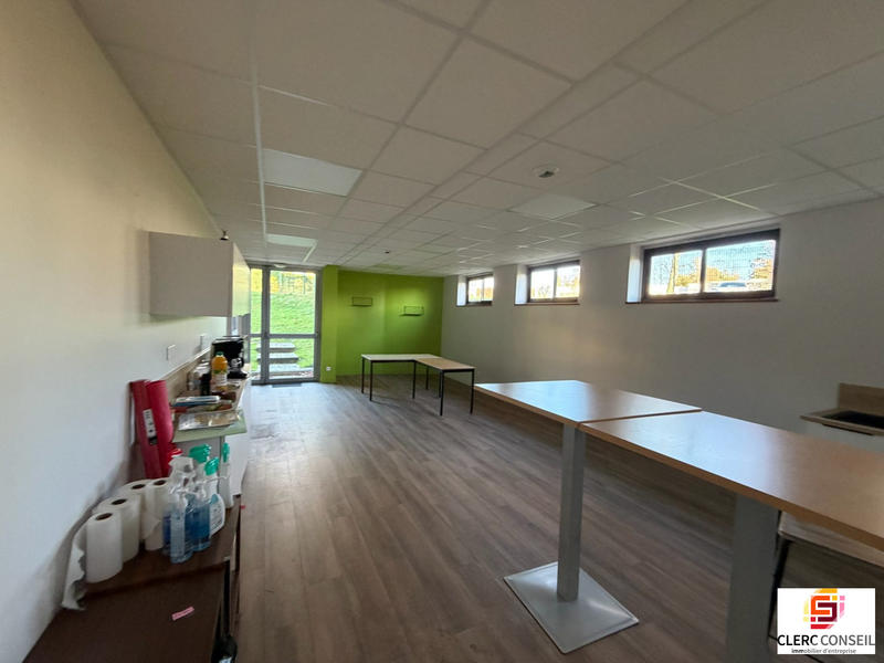 Bureau - 1 054 m²