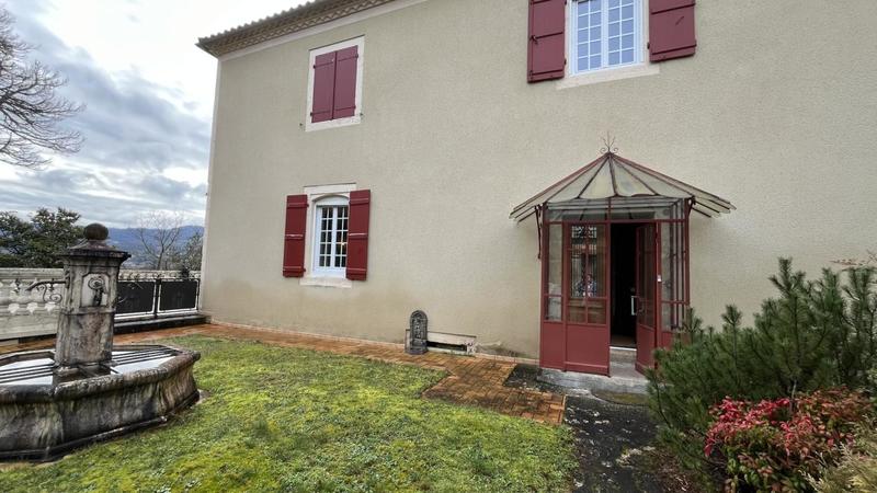 Maison - 300 m² - 8 pièces